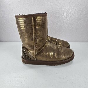 UGG Classic Short Boots Womens Size 8 Gold Leather Lizard Embossed Studded